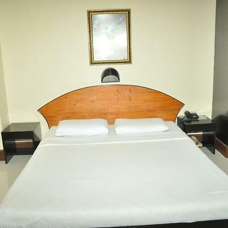 Paragon Suites Cebu Exterior photo