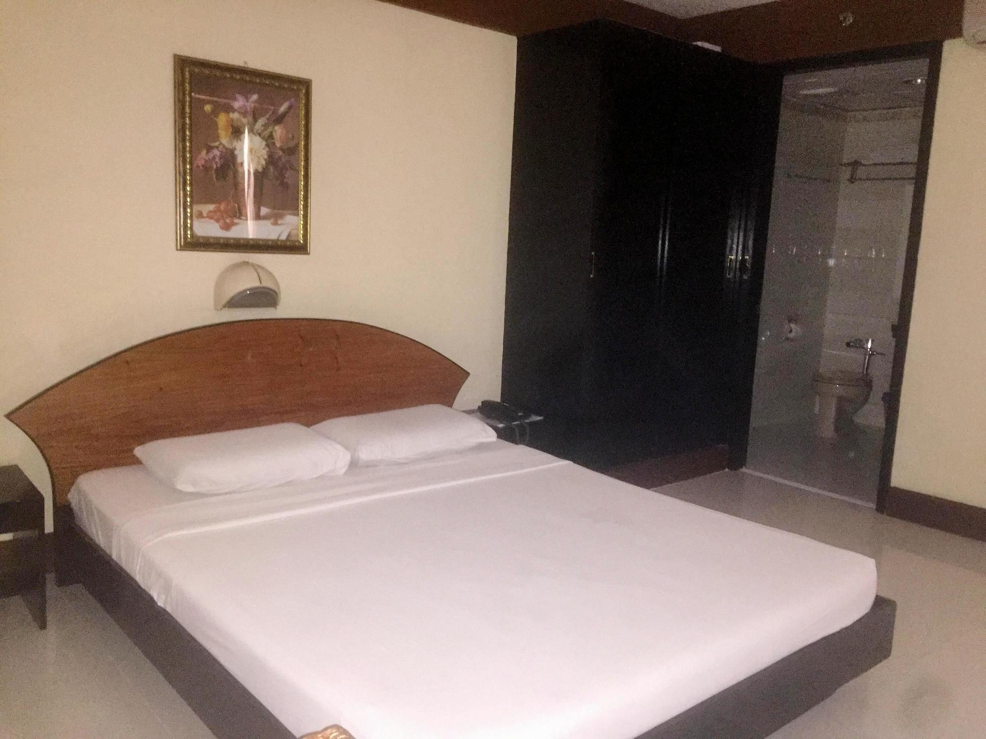 Paragon Suites Cebu Exterior photo