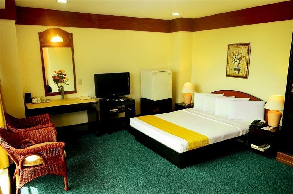 Paragon Suites Cebu Exterior photo
