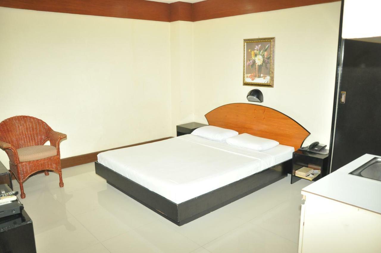 Paragon Suites Cebu Exterior photo